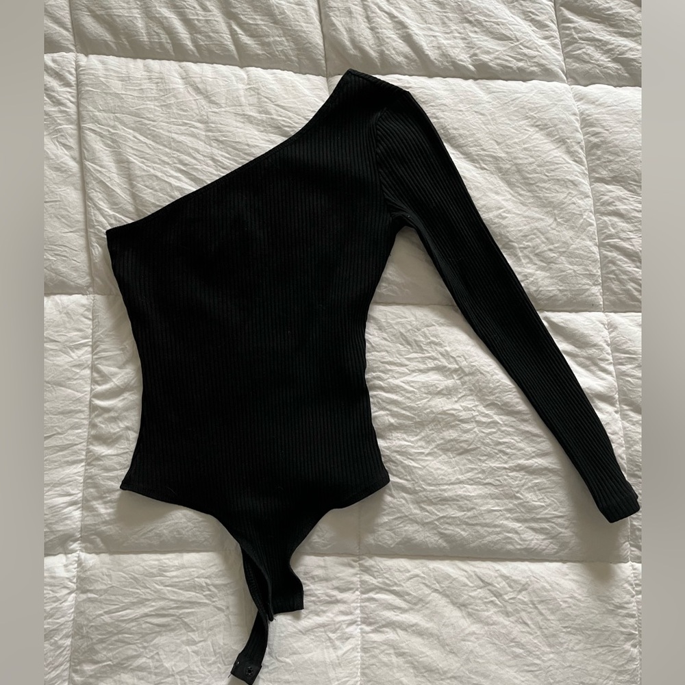 One sleeve black bodysuit